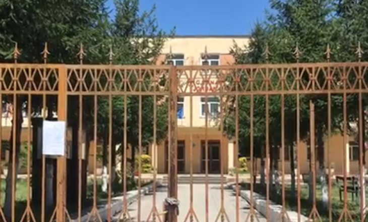 Bashkitë e djathta kyçin shkollat, në bashkitë e majta ndahen materialet zgjedhore