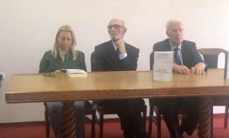 Promovohet libri ‘Dëshmitar në kohë historike’ i Rexhep Qosjes