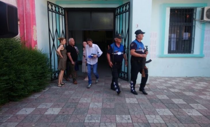 Mbyllen qendrat e votimeve në Shqipëri