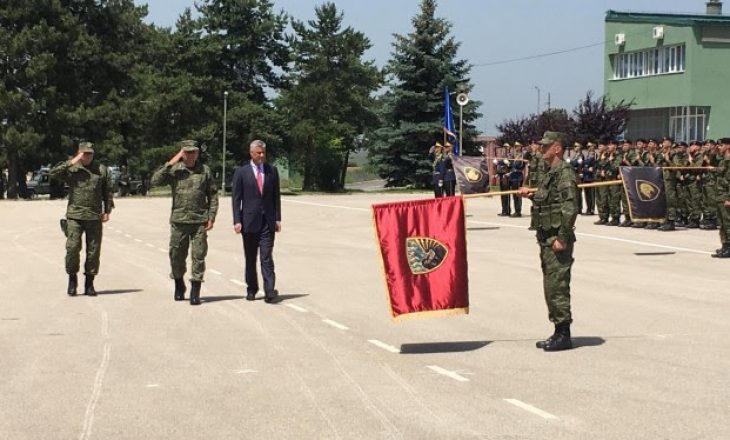 Thaçi para ushtarëve: Të mbyllim kapitullin e tragjedive dhe të hapim kapitullin e ri