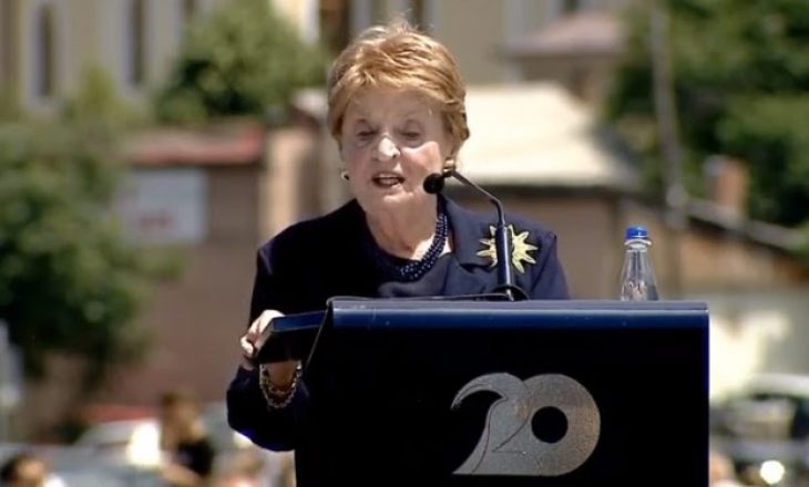 Albright kujton takimin me një nënë kosovare të cilës i kishte vdekur djali duke ikur nga lufta