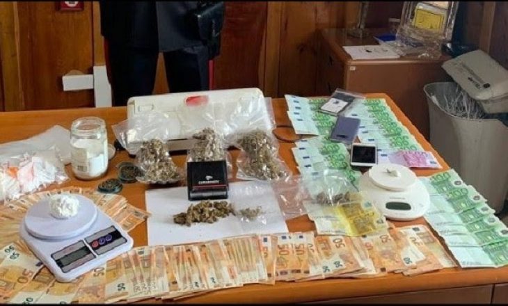 Kokainë, para e armë – arrestohen dy persona në Prizren