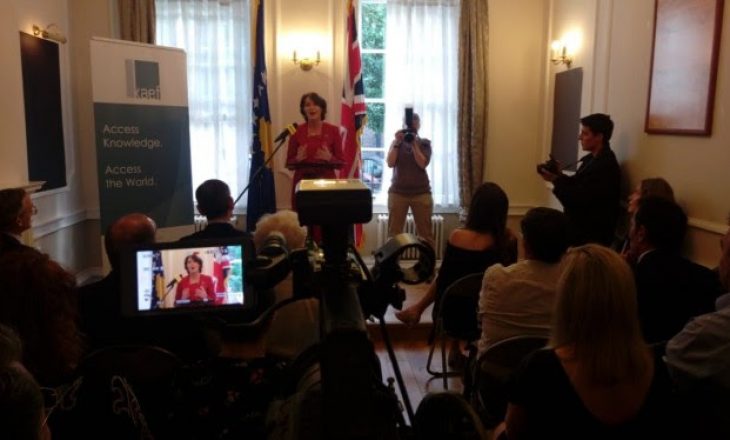 Jahjaga: Investimi në arsimimin e të rinjve i duhet Kosovës