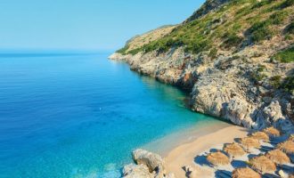 Travel Awaits: Shqipëria destinacion i mahnitshëm turistik që duhet vizituar në 2019