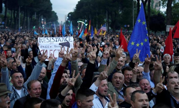 Beteja e opozitës brenda dhe jashtë parlamentit për rrëzimin e Ramës