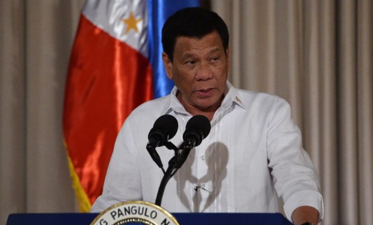 Duterte i ‘çmend’ qytetarët: Kush mendon se do të gjykohem është budalla