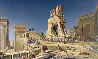 Për një puthje u shemb Troja