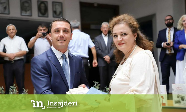 Ministri Gashi shpërndau libra për 37 Komuna të Kosovës dhe për bibliotekat komunale shqiptare jashtë Kosovës