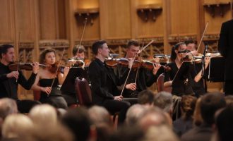 “No Borders Orchestra” performon nesër në Lumbardhi