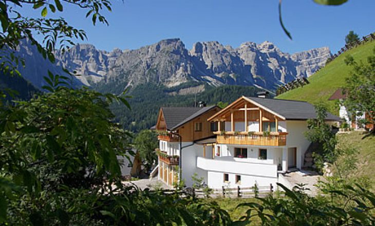 Dalin në shitje 9 shtëpi me çmim prej 1 frange në një fshat të Zvicrrës