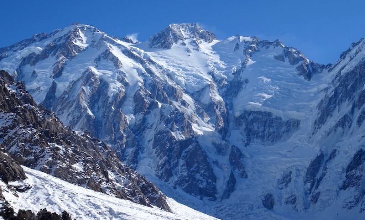 Drejt vdekjes, të lidhur me njëri-tjetrin me litar – Publikohet videoja e alpinistëve në Himalaje