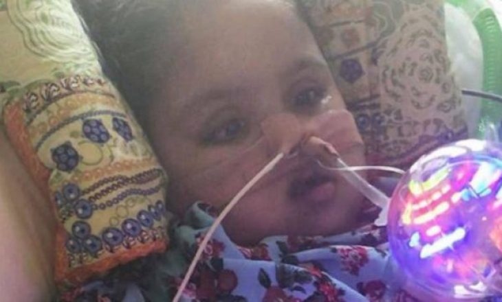 Mjekët vendosin që 5-vjeçarja në koma nuk duhet të jetojë, prindërit sfidojnë vdekjen e saj