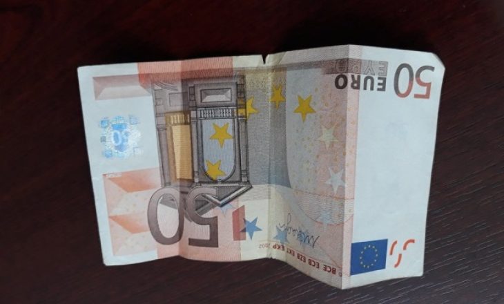 “Trafiku Urban” kërkon personin që i humbën 50 euro në autobus