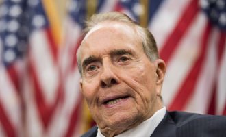 Bob Dole diagnostifikohet me kancer në mushkëri