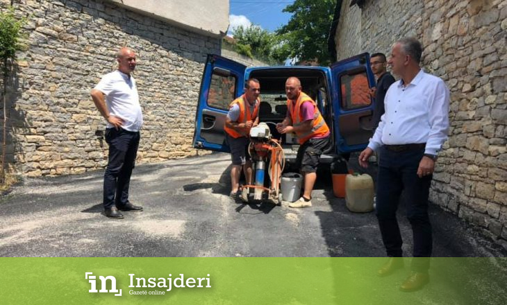 Kryetari i komunës së Suharekës i pakënaqur me asfaltim: Kjo punë nuk pranohet
