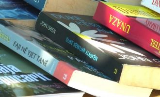 Për tri ditë radhazi nuk e shiti asnjë libër: Duhet të bësh politikë