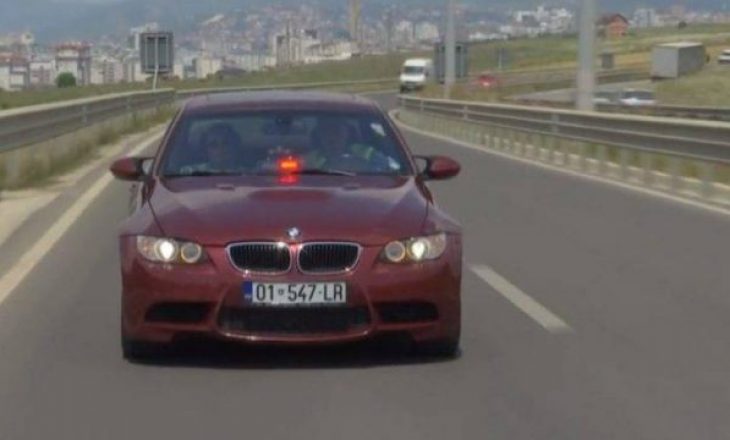 Policia e Kosovës me vetura civile dhe luksoze patrullon autostradën “Arbën Xhaferri”