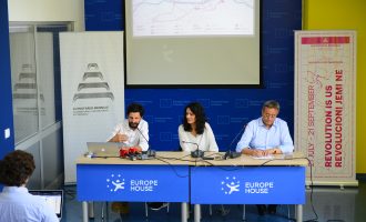 Prishtina kumton: Revolucioni jemi ne!