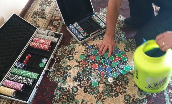 Aksion i policisë në Pejë për lokalet e bixhozit – nëntë femra dërgohen në qendrën për migracion