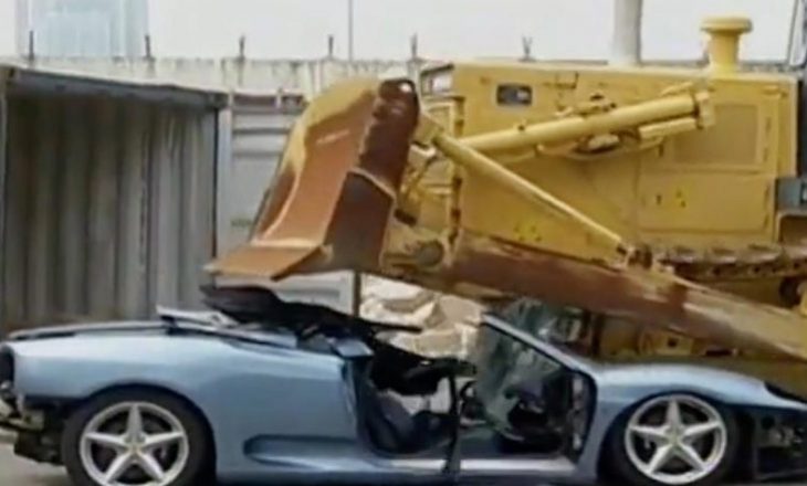 Shkatërrohet një Ferrari 360 Spider që i përkiste një kontrabanduesi