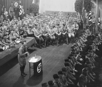 Karizma e errët e Adolf Hitlerit