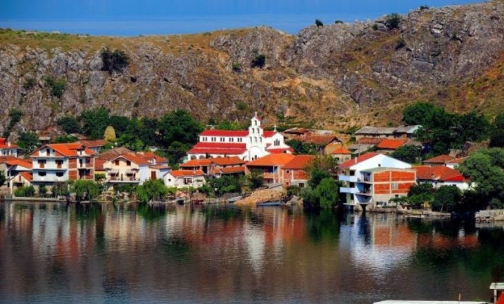 UNESCO përfshinë në listë edhe pjesën shqiptare të liqenit të Ohrit