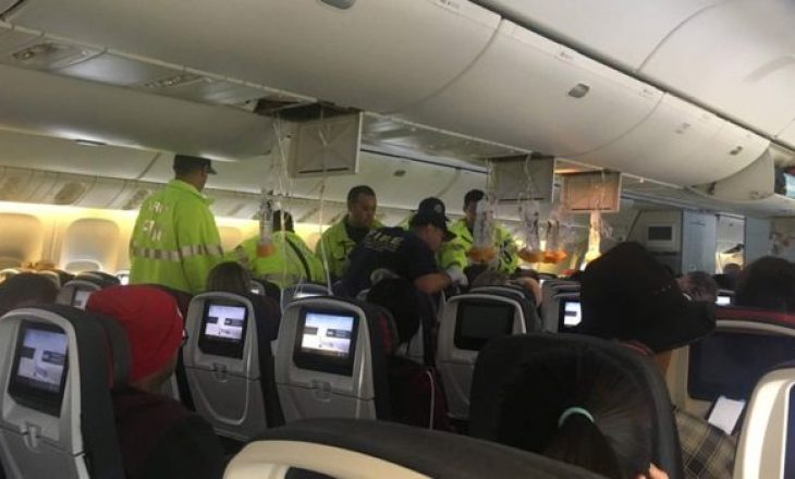 Tmerr në ajër – Momenti kur nisin turbulencat dhe paniku në aeroplanin e “Air Canada”