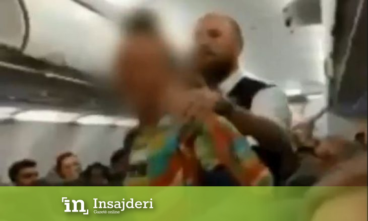 30 vjeçarja në aeroplan me pasagjerë musliman, bërtet duke i quajtur terrorista