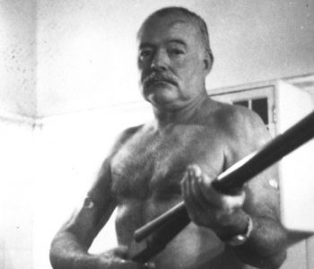 U ngrit nga shtrati, mori armën dhe e shkrepi në mes të ballit – Kjo është historia si e vrau vetën shkrimtari i famshëm