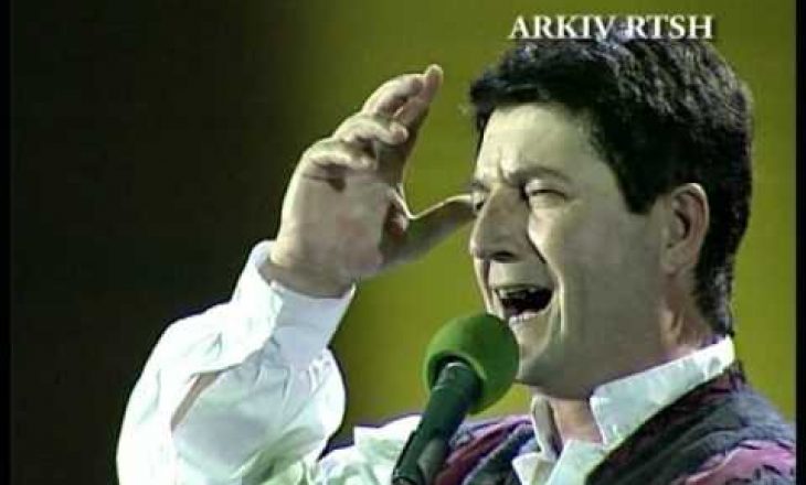Këngëtari i famshëm i bie pishman, pasi refuzoi Hashim Thaçin – tash pranon dekoratën
