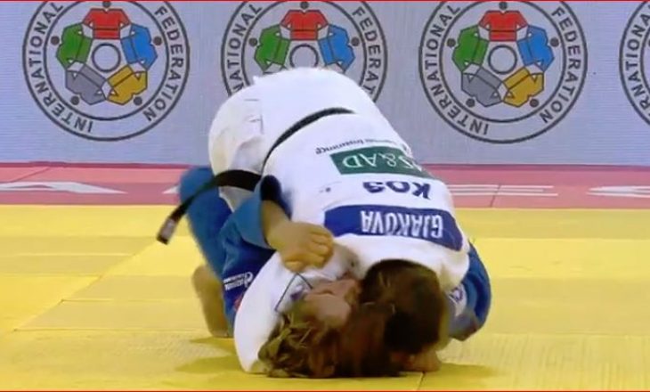 Nora Gjakova fiton duelin e parë, gjunjëzon rusen Dzhigaros