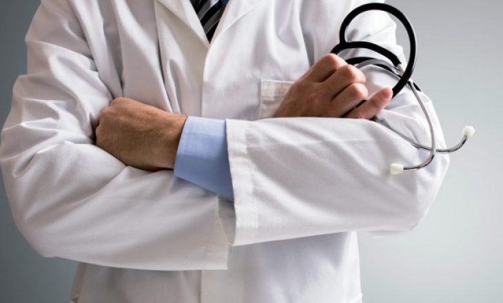 Ministria e Shëndetësisë ka disa këshilla për mjekët dhe infermierët