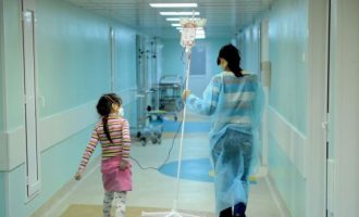 Mbi 70 fëmijë të infektuar me COVID-19 u trajtuan në Pediatri, më i vogli dymuajsh