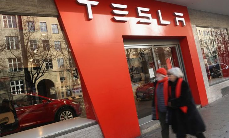 Tesla për tre muaj humb mbi 400 milionë euro