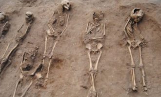 Zbulohen varri me 100 skelete të mesjetës