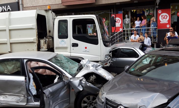 Vetura e portierit të Prishtinës ishte e përfshirë në aksidentin e tmerrshëm në Prishtinë