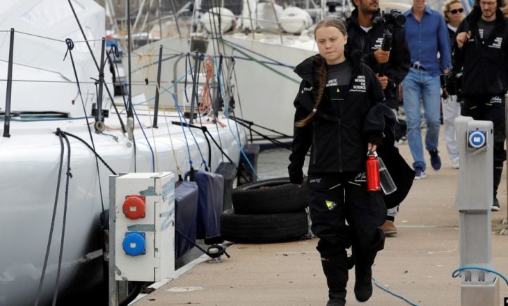 Greta Thunberg përfundon lundrimin drejt Nju Jorkut me anije
