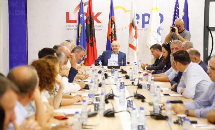 Abdixhiku tregon për çfarë po bisedojnë Osmani, Mustafa dhe zyrtarë të Vetëvendosjes