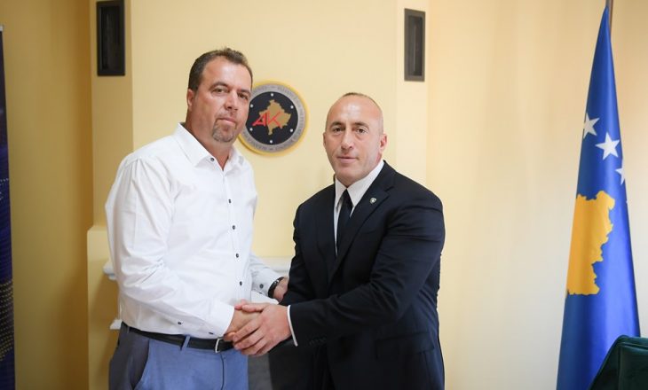 Profesori Afrim Hoti i bashkohet AAK-së