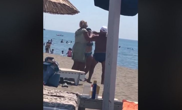 Gruaja e rrah burrin në plazhin e Ulqinit