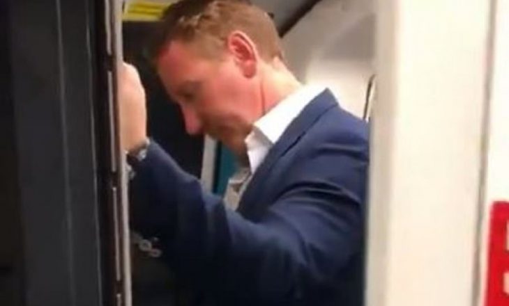 Legjenda e Arsenalit dehet, e zë gjumi në metro (VIDEO)