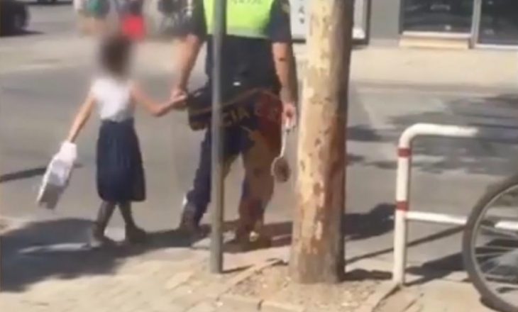 Nëna humb vajzën 6-vjeçare, polici shqiptar e gjen në rrugë duke qarë