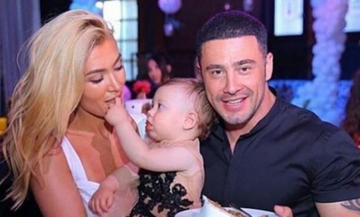 Pas ndarjes së prindërve, me kë po qëndron Renee?