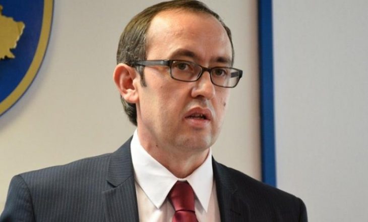 Hoti njofton se kabineti qeveritar është ‘stacionuar’ në Prevallë, komentuesit e bëjnë horë