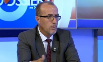 Haxhiu: Kurti mbylli qendrën e vaksinimit në sallën “1 Tetori”, vetë votoi në Tiranë