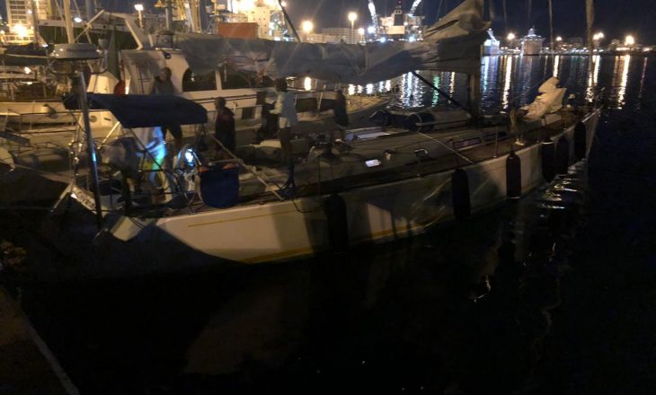 Shpëtohen shtatë turistë në Durrës
