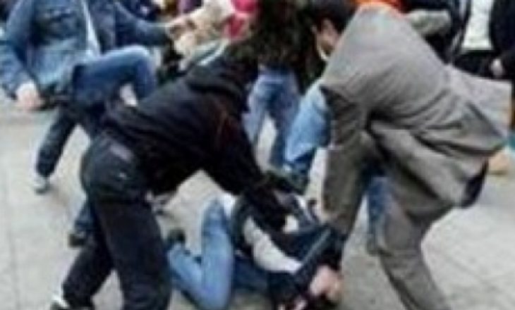 Rrahje mes dy familjeve në Prizren, përfshihen edhe gratë