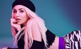 Ava Max përgatit “twerk” për paraqitjen e saj në Video Music Awards