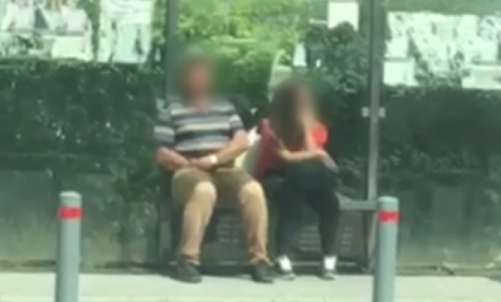 Skandaloze: Masturbim në qendër të Prishtinës [video]