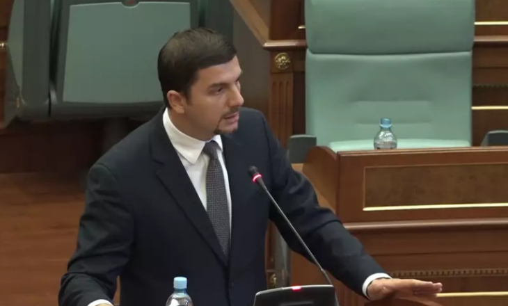 Krasniqi: Mocioni për shpërndarjen e Kuvendit në pajtim me qëndrimet e grupeve parlamentare